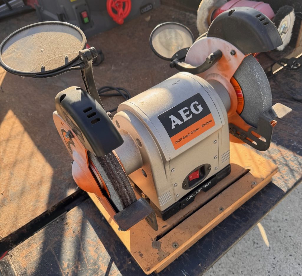 AEG 550W 200mm Bench Grinder